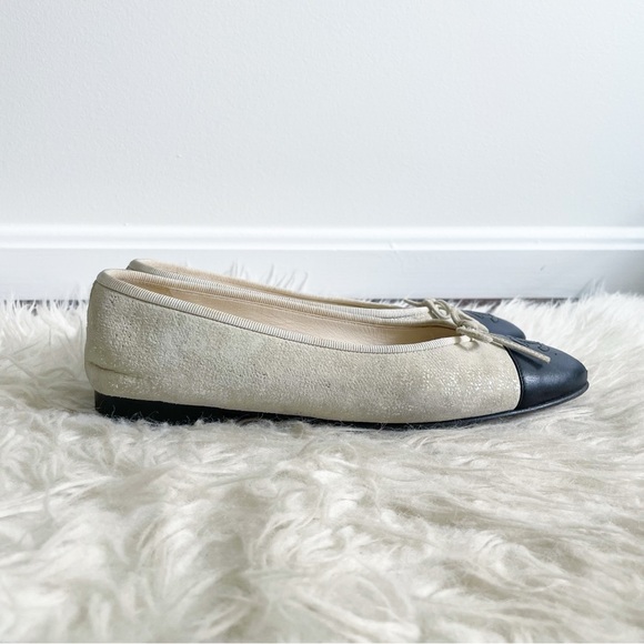 Chanel Beige Black Leather Interlocking CC Logo Cap Toe Ballet Flat 37.5 - Picture 13 of 13